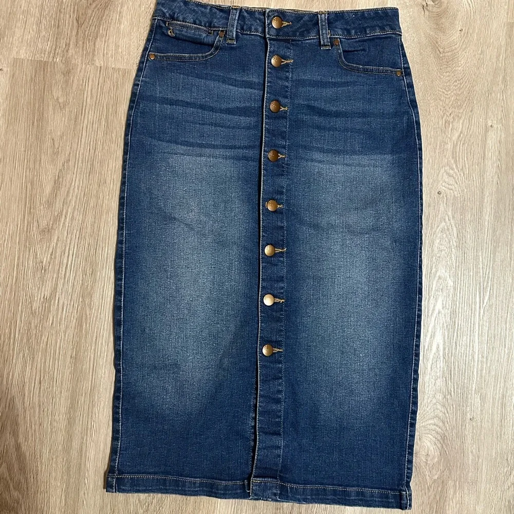 PRE-LOVED ♻️ Demin skirt - Picture 1 of 3